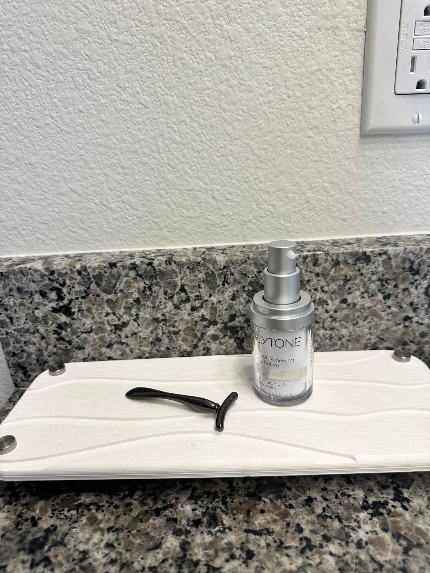 TG Eye Cream Applicator
